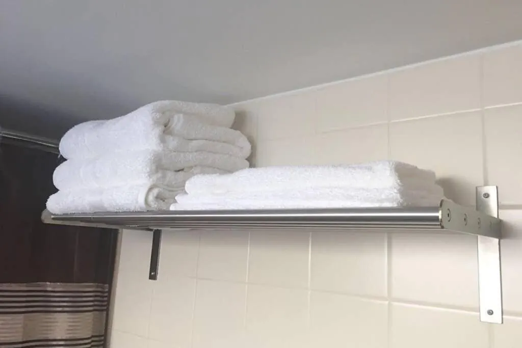Private Bsmt With Sep. Entrance And Free Parking Apartment Toronto Canada